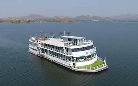 Warintira Houseboat Kanchanaburi